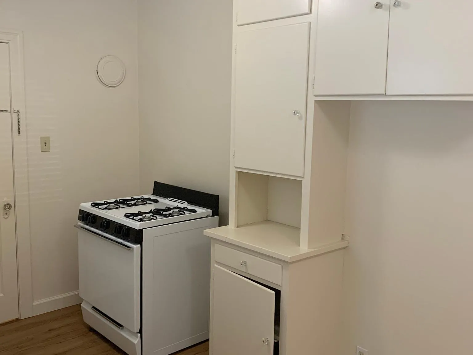 1422 Laurel St — Photo 4