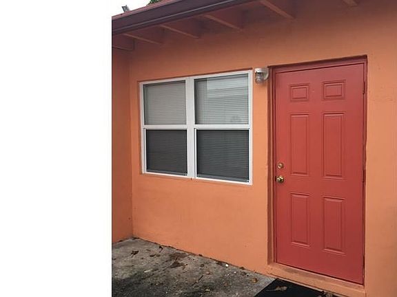 4th image of 851 NW 5th Ave APT 4
