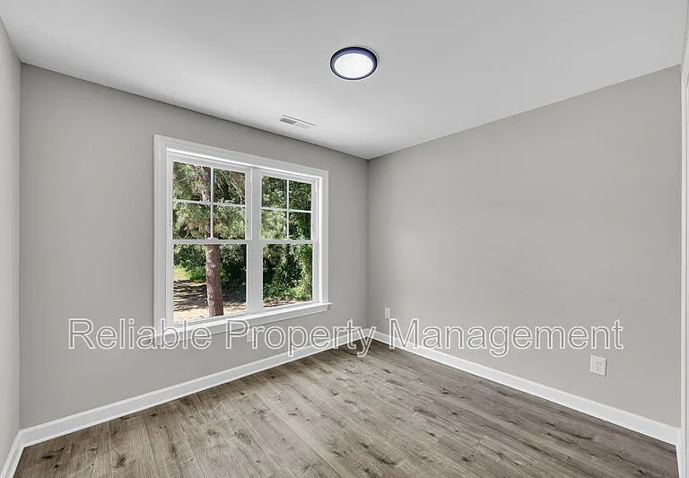 501 B H Parrish Rd — Photo 7