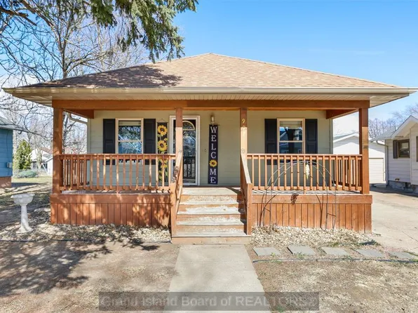 907 E 6th St, Hastings, NE 68901