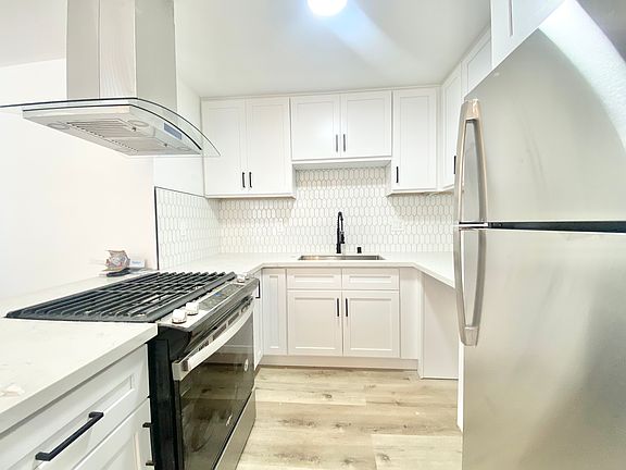 2nd image of 1031 N Orange Grove Ave #202A