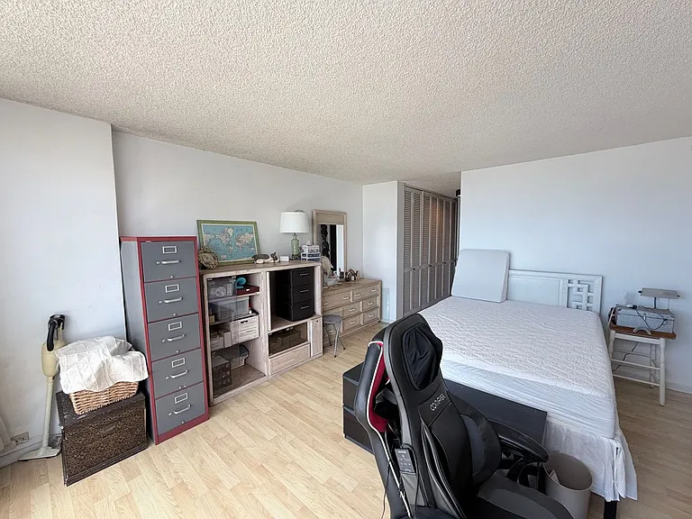 555 University Ave #1900 — Photo 20