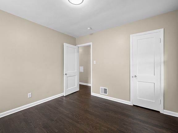 5th image of 1222 E 5th St