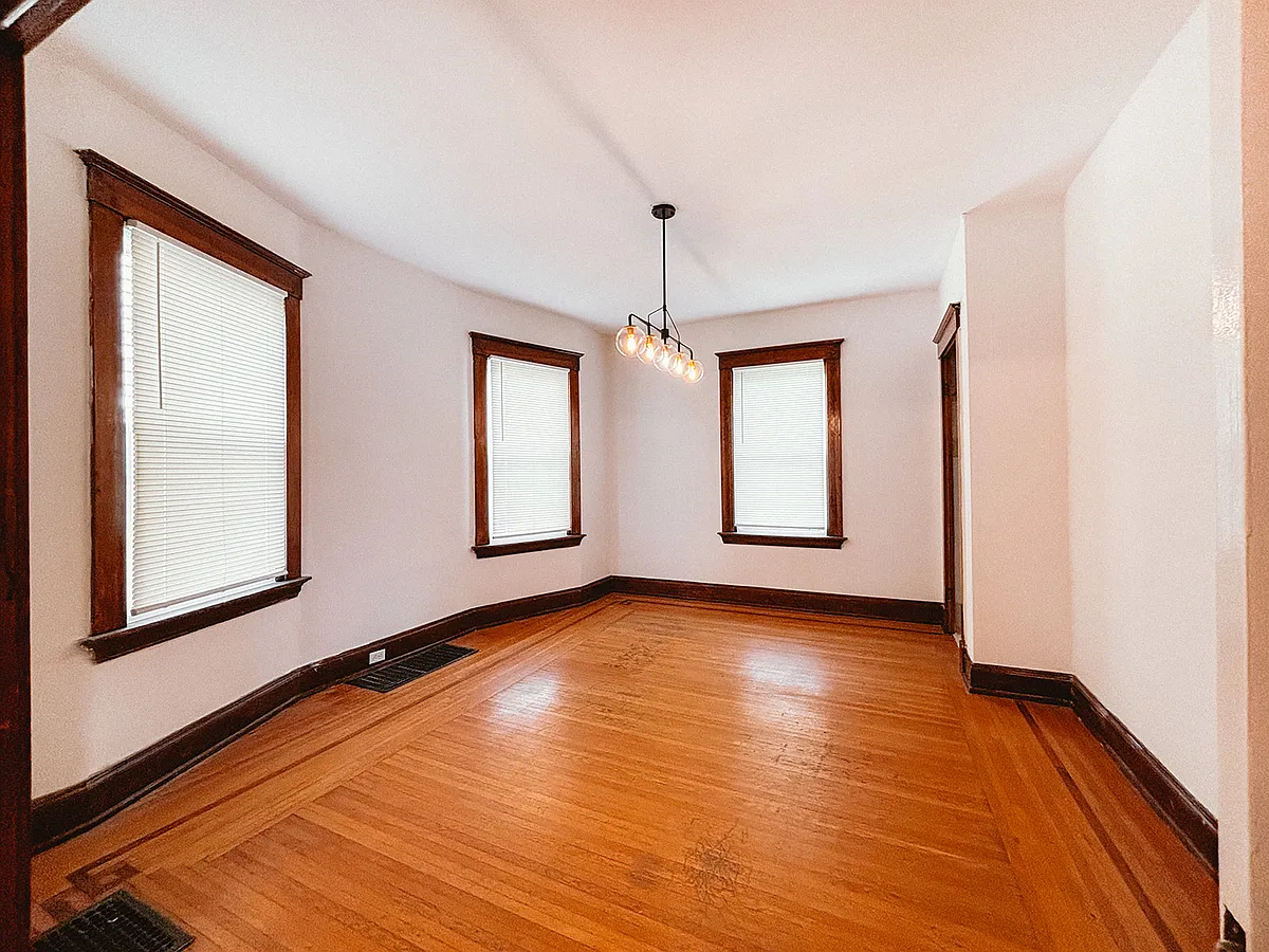 Building Photo - 3550 Woodburn Ave