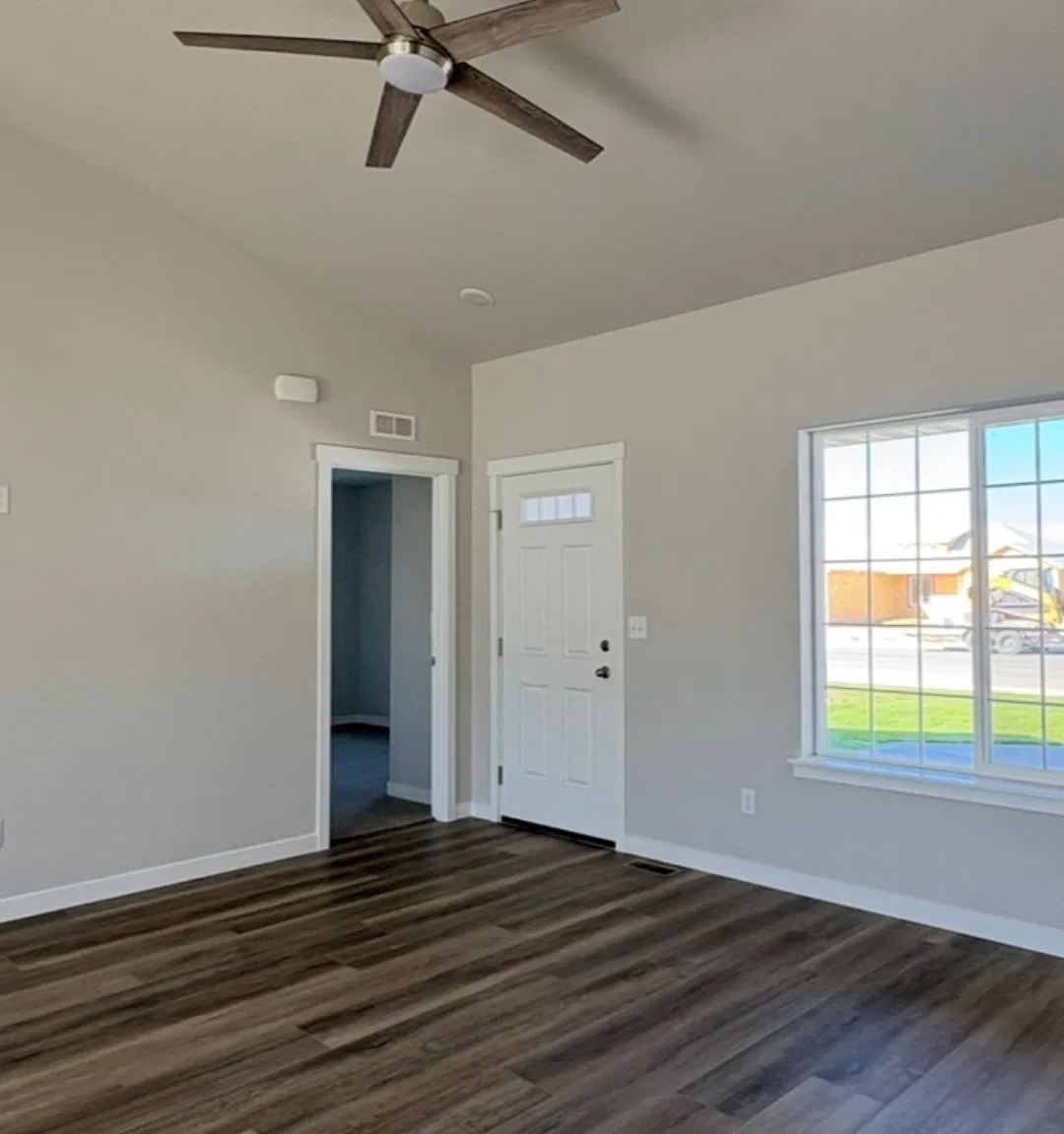 4 bed, 1441 sqft, $2,275 — Photo 2