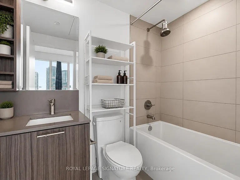 19 Western Battery Rd #1115 — Photo 12