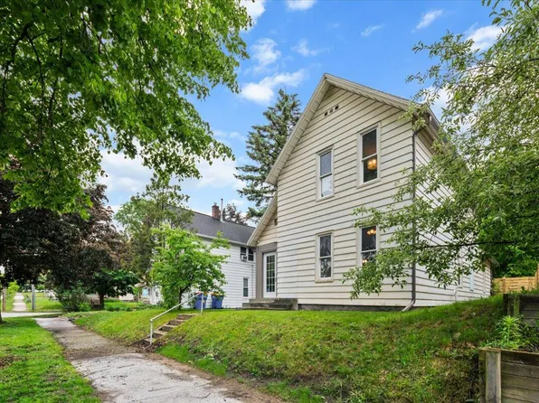950 Crescent St NE, Grand Rapids, MI 49503