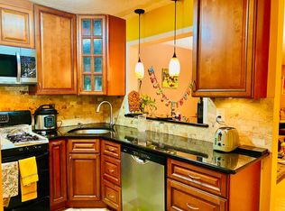 1 Tulip Ct, Edison, NJ 08820