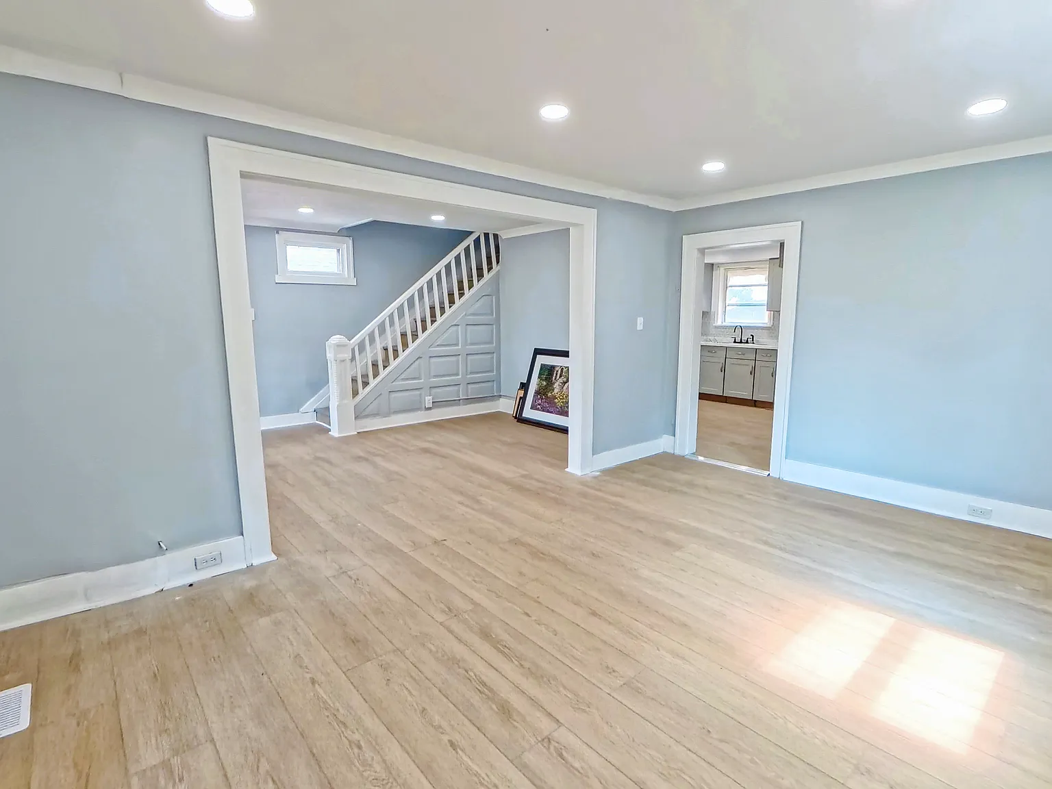 4 bed, 1.5 bath, 1350 sqft, $1,300 — Photo 1