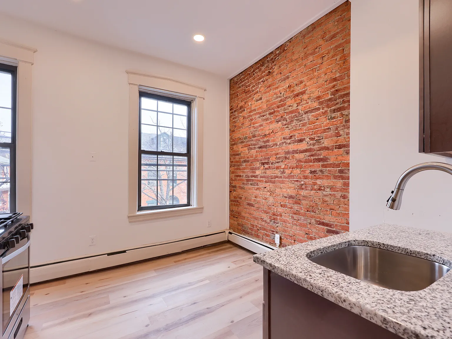 1 bed, 900 sqft, $1,545 — Photo 3