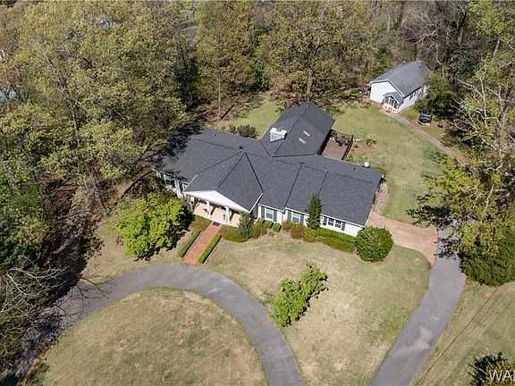 3rd image of 2600 Cherokee Cir