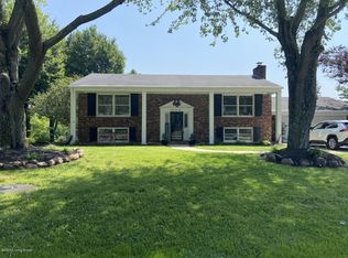8403 Fox Ridge Ct, Louisville, KY 40272