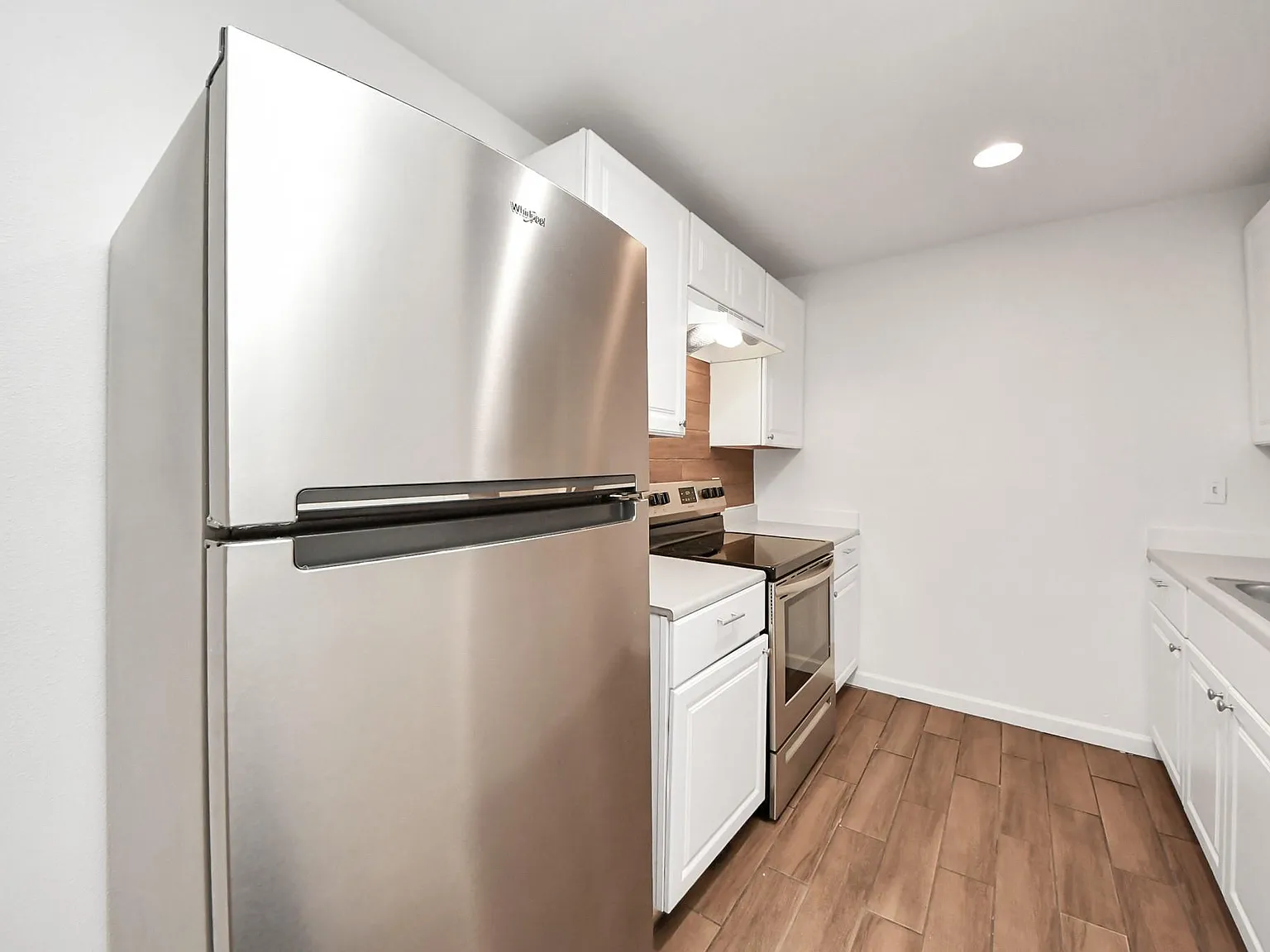 2 bed, 1.5 bath, 1124 sqft, $1,150 — Photo 2