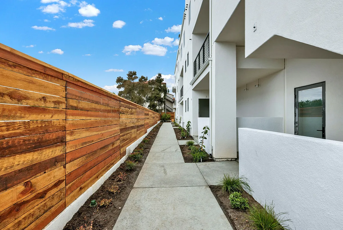 Building Photo - University Row Homes
