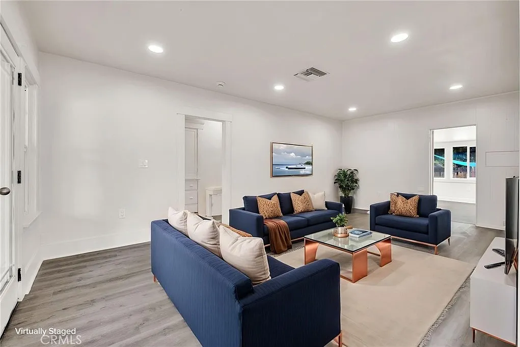 3 bed, 1146 sqft, $3,100 — Photo 3