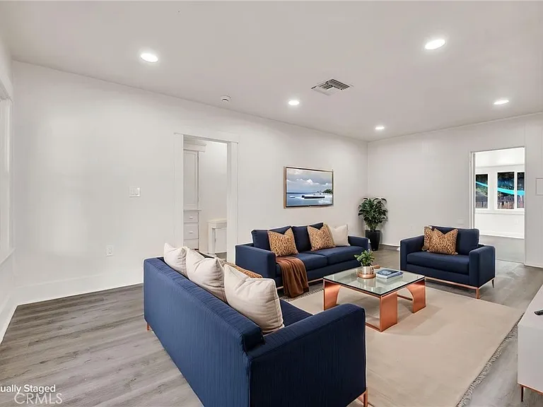 809 E Colton Ave — Photo 3