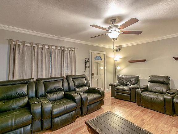 4th image of 919 N Hartsdale Ave