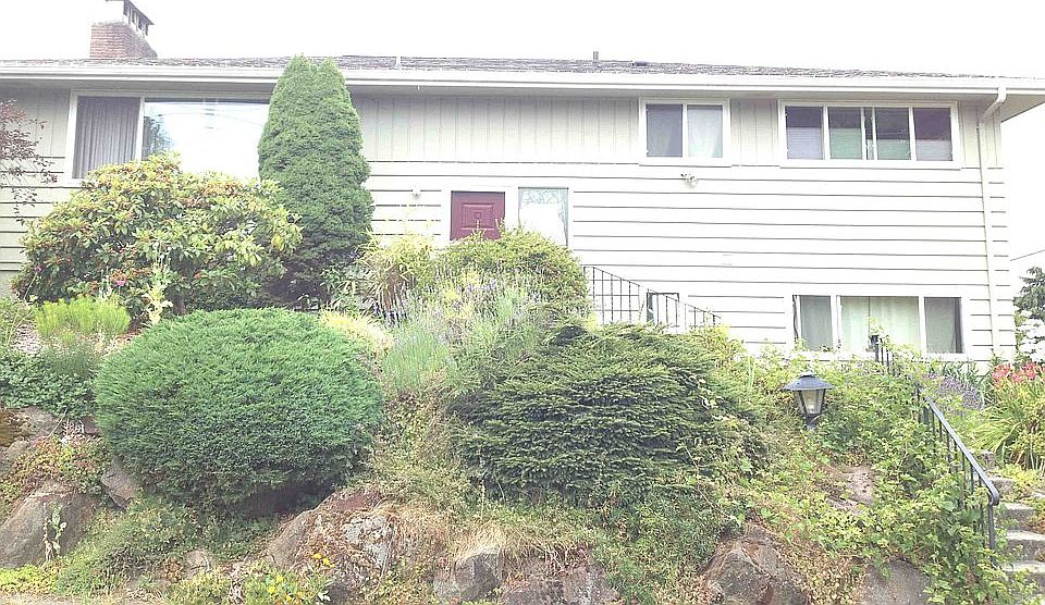 1st image of 10421 11th Ave NE