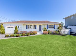 13 Marlin Rd, East Quogue, NY 11942