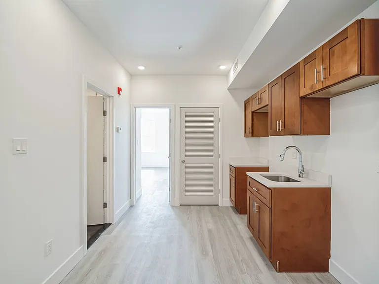513 N 63rd St #4 — Photo 16
