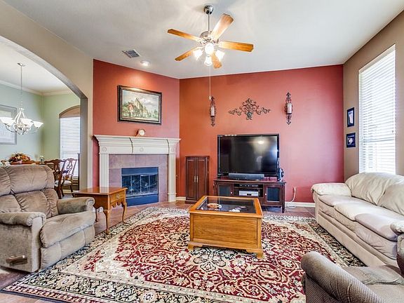 4th image of 925 Grand Cypress Ln