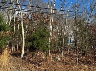 104 Fort Shantok Rd, Uncasville, CT 06382