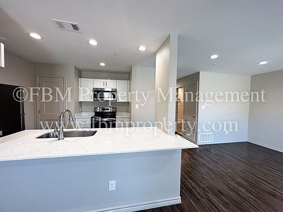 5th image of 1203 N Clay St Unit 221