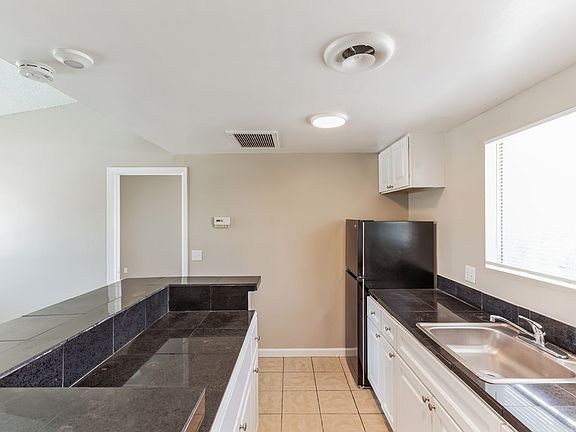 5th image of 73355 Guadalupe Ave APT K