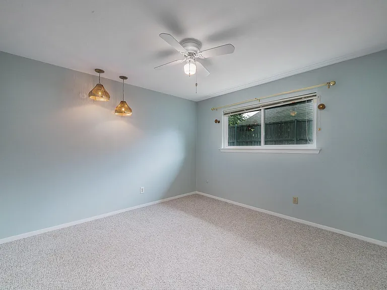 6009 Spring Flower Trl — Photo 16