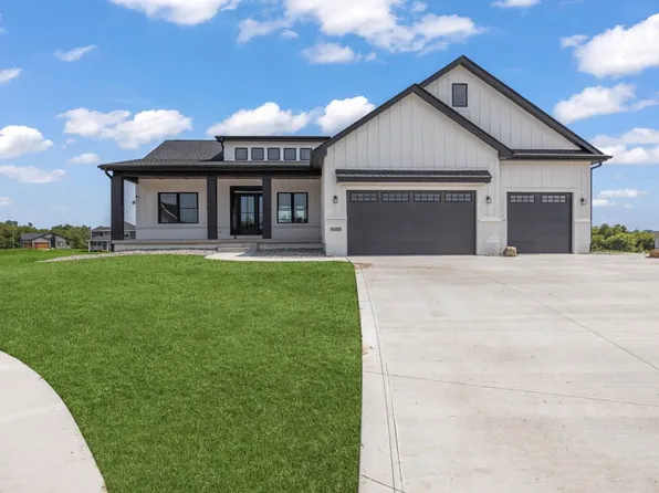 7133 Catalina Ct, Pleasant Hill, IA 50327