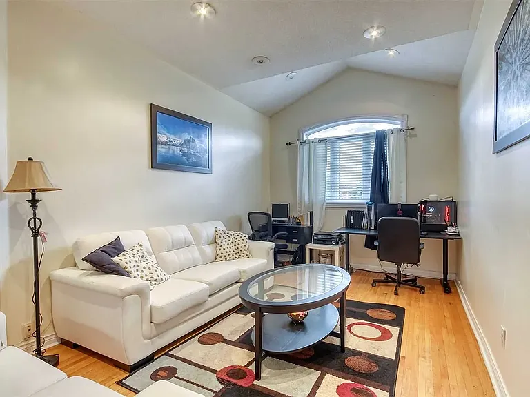 74 Fountainbridge Dr — Photo 9
