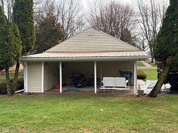 4th image of 205 Maple St