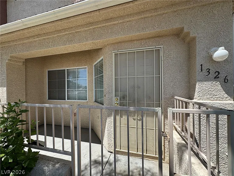 1326 Dusty Creek St — Photo 4