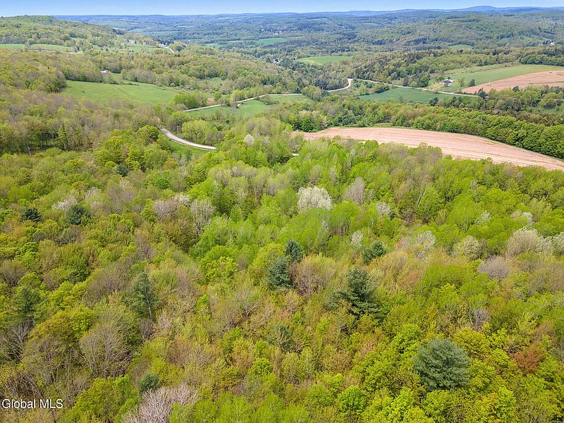 3rd image of L11 Sternberg Road