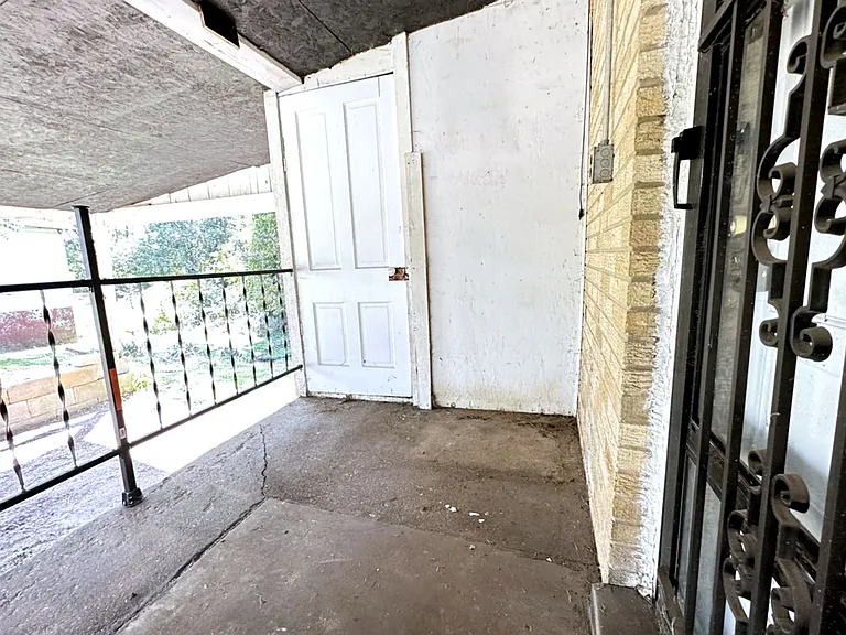 1815 E 7th St — Photo 41