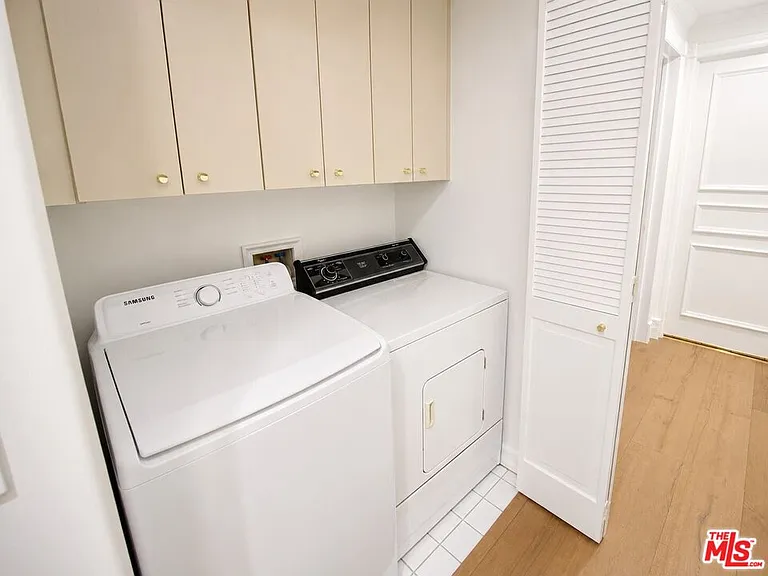 342 N Palm Dr #201 — Photo 16