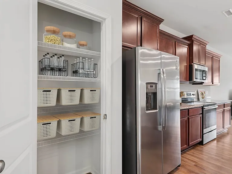 Classic Package Kitchen with pantry