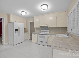 11819 Lansbury Ct, Charlotte, NC 28226