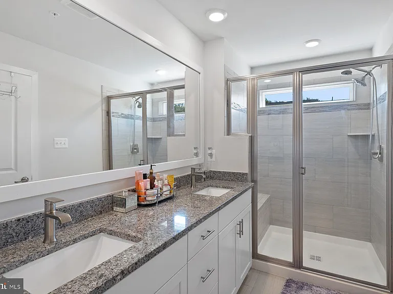 6960 Farragut Dr — Photo 17
