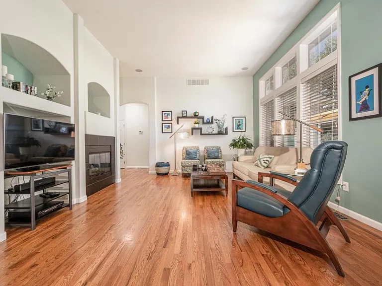 4220 Ravenna Pl — Photo 9