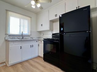 7216 Helen St, Center Line, MI 48015