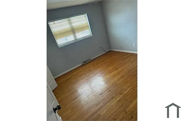 Building Photo - 707 Sibley Blvd #2