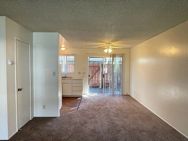 Sharis Apartments — Photo 86