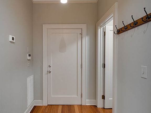 5th image of 504 E 6th St APT 102