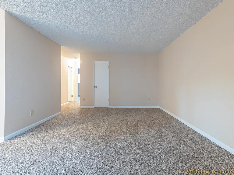 9512-9524 N Oswego Ave — Photo 5