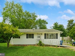 412 Hickory Ln, Mount Laurel, NJ 08054
