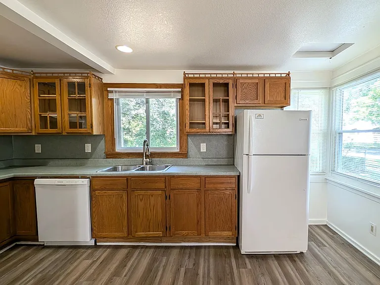 2311 Philo Ave — Photo 2