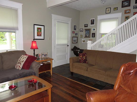 5th image of 828 Center St