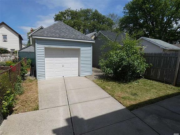 3rd image of 90-05 208th St