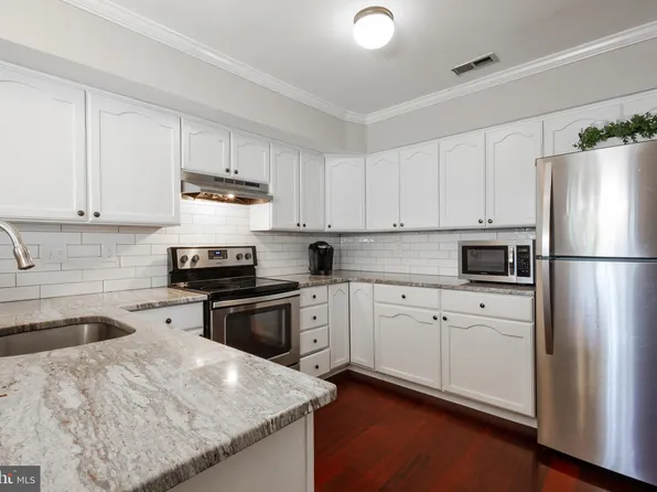 11 Harvest Dr, Thorofare, NJ 08086